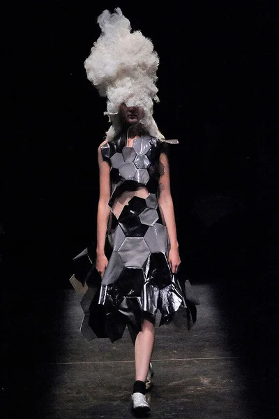 Look 18